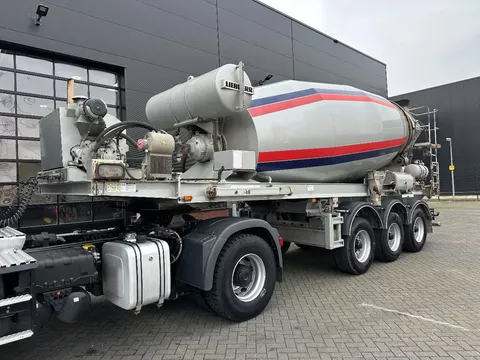 Liebherr M&uuml;ller-Mitteltal 12 m3 Mixer met Motor